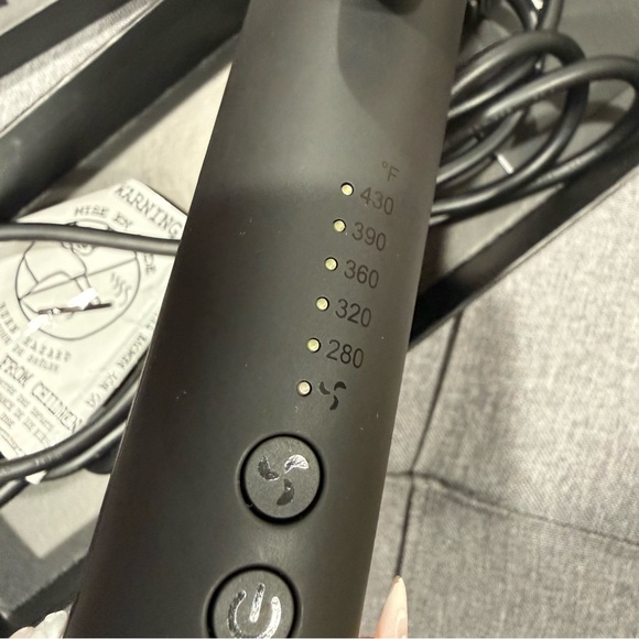 L’ANGE Hair Curler with Cooling Air Vents hair straightener flat iron - Picture 4 of 8